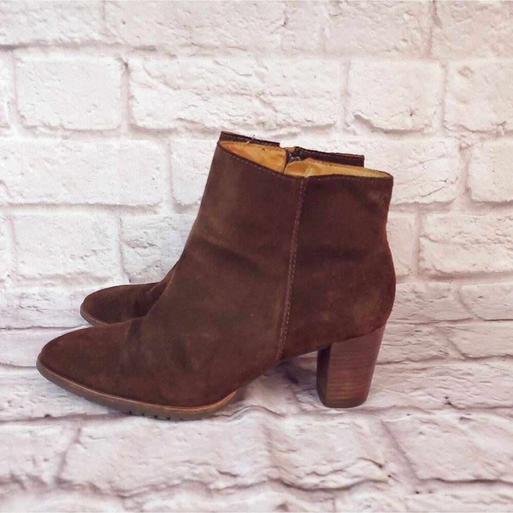 Women's size 11 LL Bean booties suede ankle